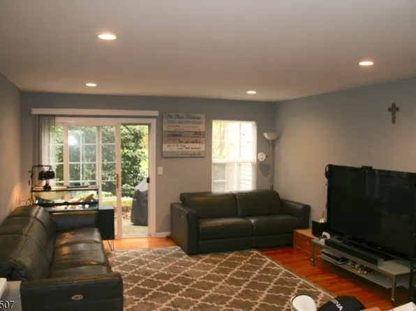 38 Parkside Ct, Wayne Twp., NJ 07470