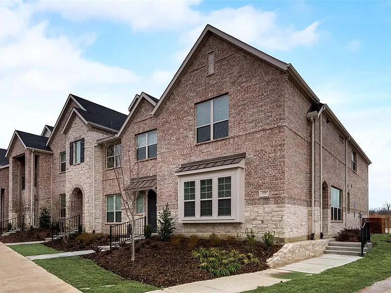 539 Cobblestone Ln — Photo 3