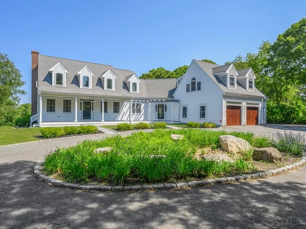 2 Daffodil Ln, Barnstable, MA 02630