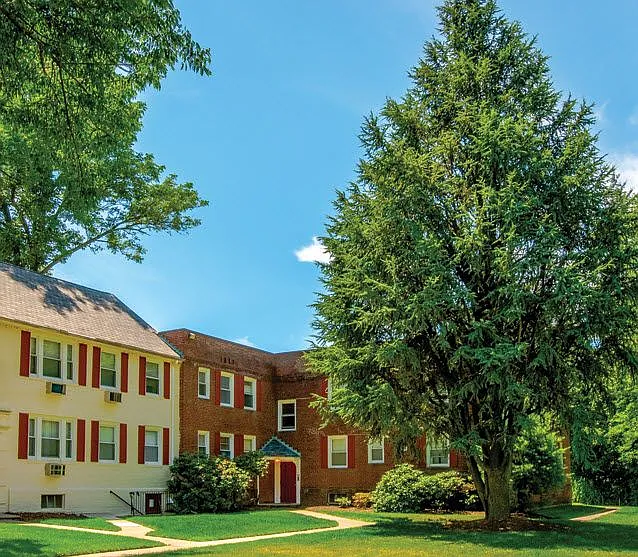 New Meadowbrook Village — Photo 9