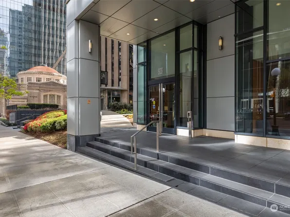 909 5th Avenue #302, Seattle, WA 98104