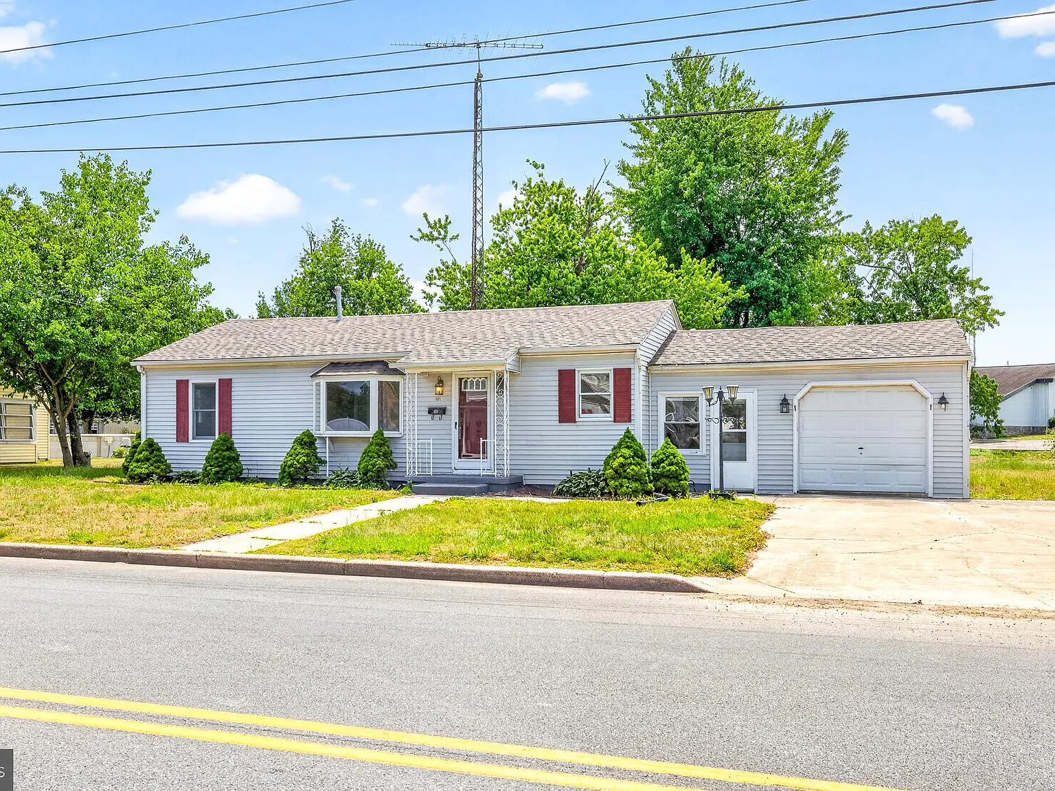 3 bed, 1180 sqft, $2,500 — Photo 1