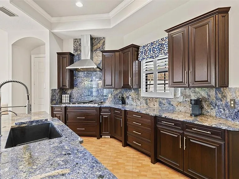 540 Fore Dr — Photo 18
