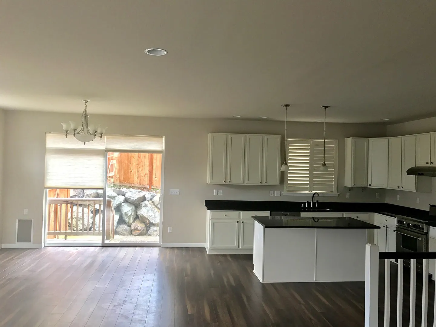Gorgeous Home in Wynstone Development — Photo 2