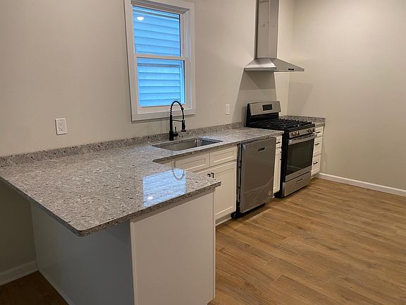 4th image of 391 Forest Ave #1