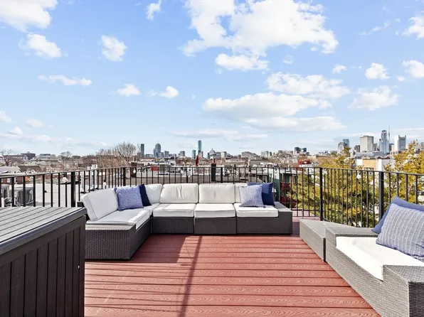 198 W 6th St #3, South Boston, MA 02127