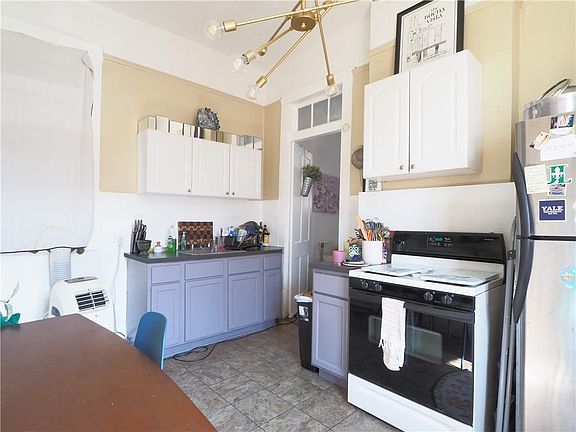 5th image of 117 N Solomon St APT B