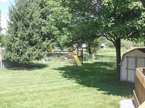 Large yard and playset!