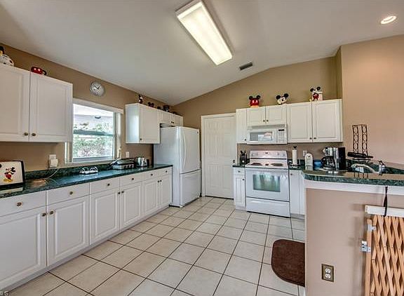 4th image of 1505 Stadium Ct