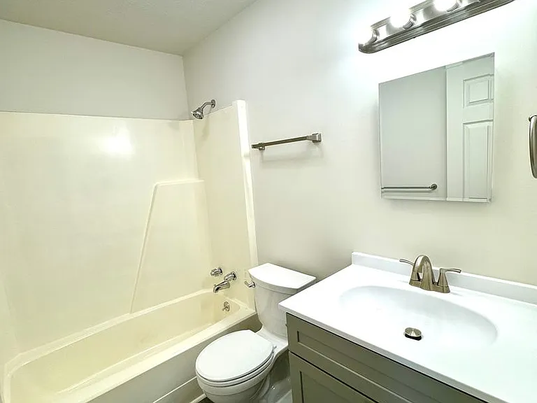 125 Stover St — Photo 12