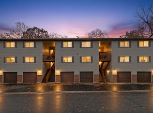 1017 Brookdale Dr, Carpentersville, IL 60110