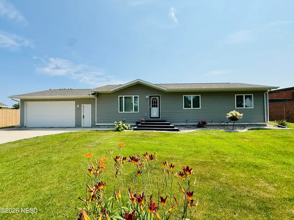 306 5th St, Hayti, SD 57241