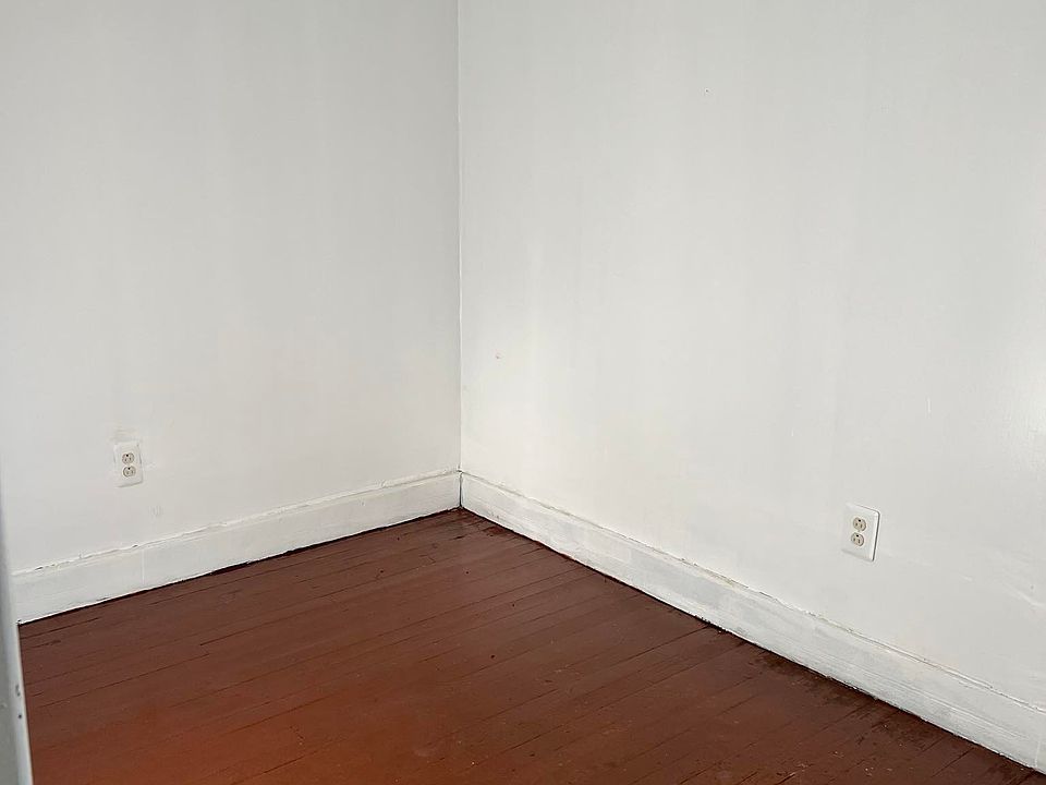 1st image of 309 Watson St Floor 1