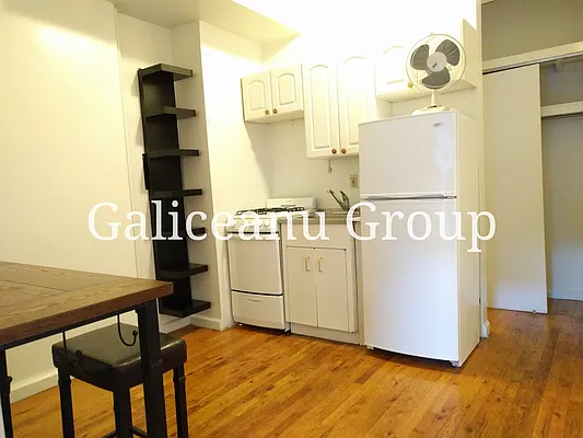 Rented by Lexington Real Estate Group | media 27