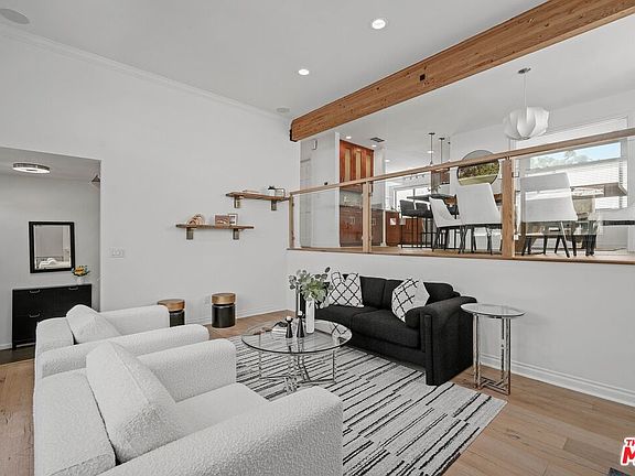 4th image of 954 20th St Unit B