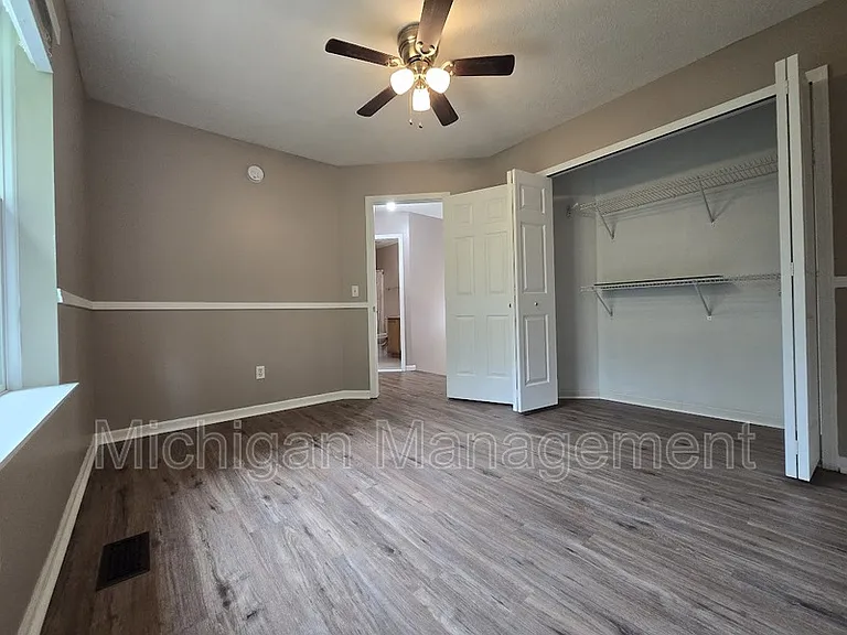 684 Glenlivet St — Photo 21