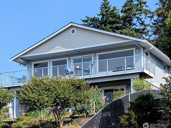 3rd image of 688 Gladstone Drive