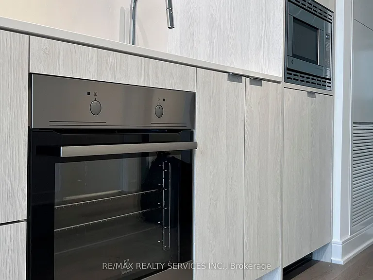86 Dundas St E #1320 — Photo 12