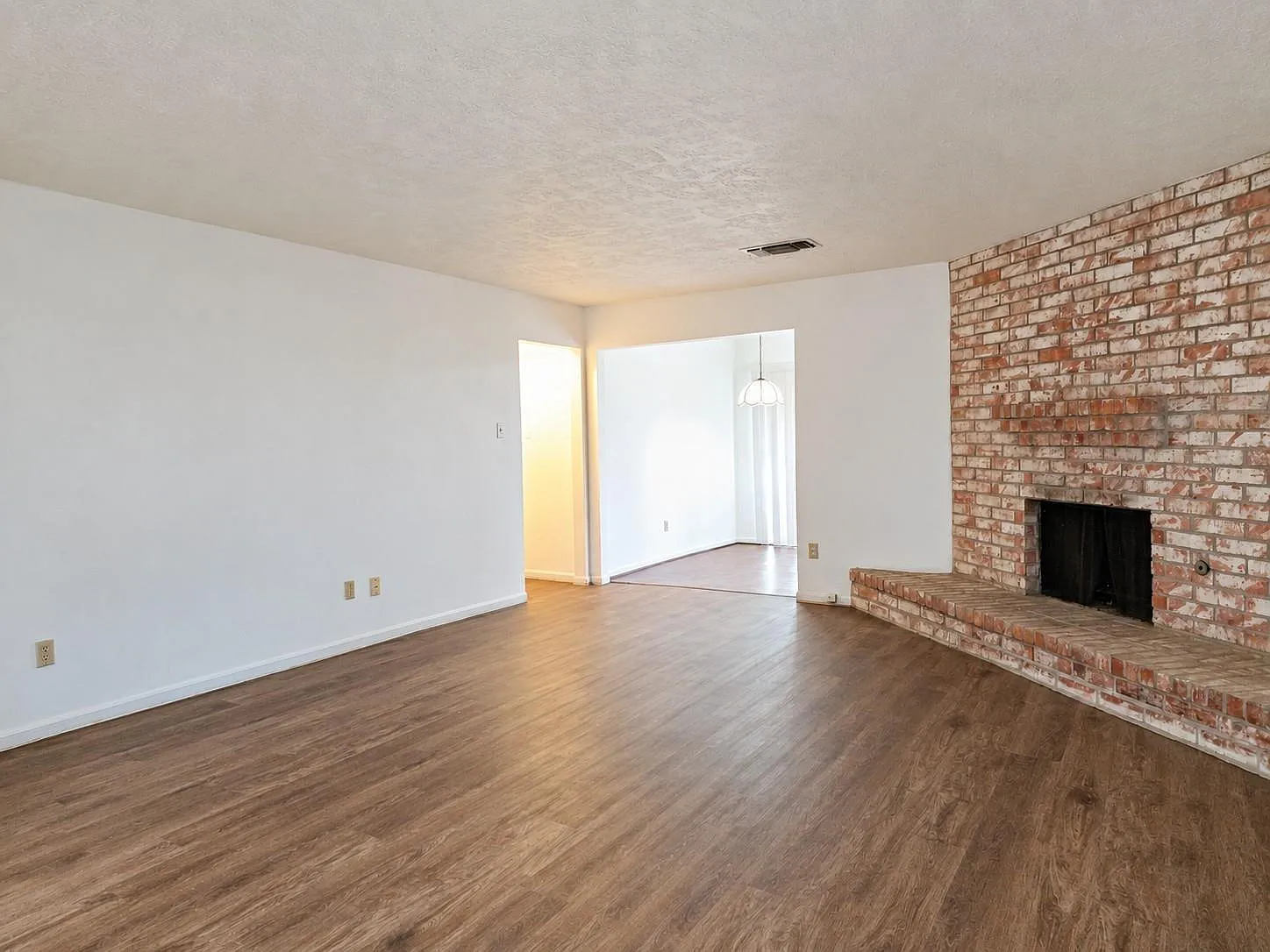 3 bed, 2.0 bath, 1220 sqft, $1,700 — Photo 3