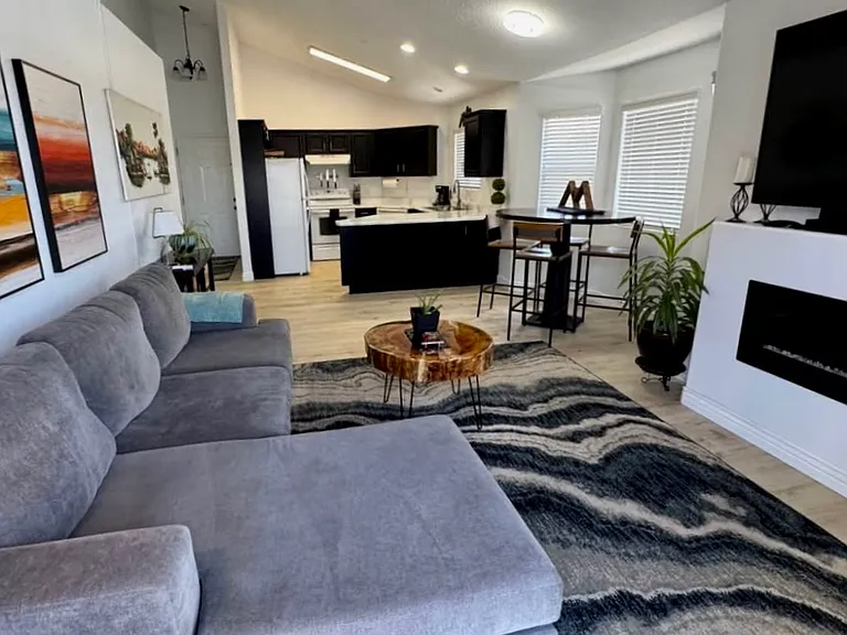 90 E Resaca Dr #C9 — Photo 1