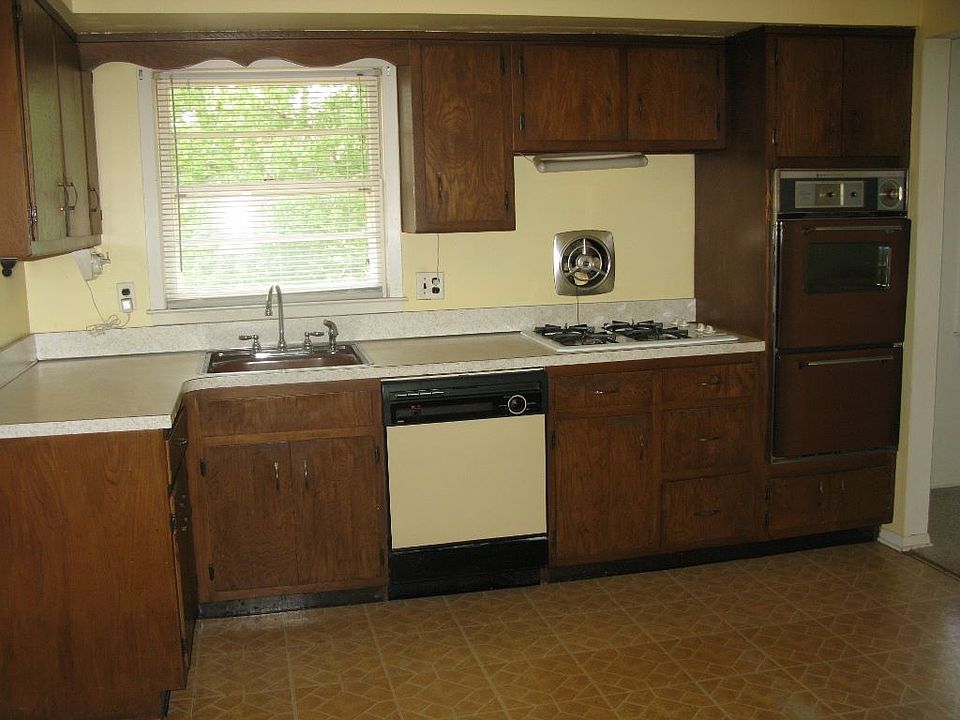 EAT-IN-KITCHEN