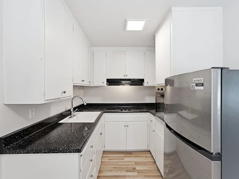 2312 P St #2 — Photo 8