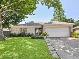 125 Springhill Dr, Hurst, TX 76054