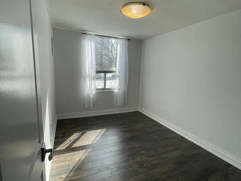 10 Edgecliff Golfway #504 — Photo 13