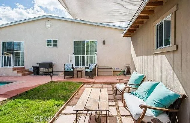 17827 Burbank Blvd — Photo 22