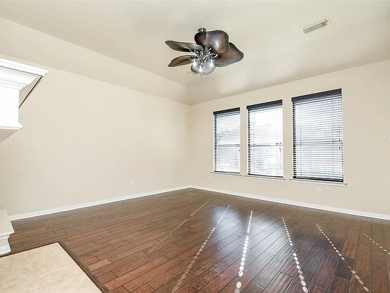 9135 Edgeloch Dr — Photo 10
