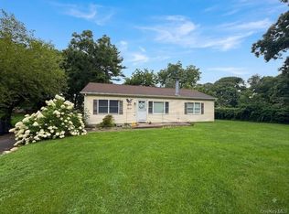 72 Locust Avenue, Oakdale, NY 11769