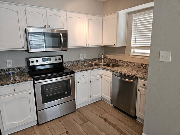 2nd image of 1467 Meadowood Village Dr