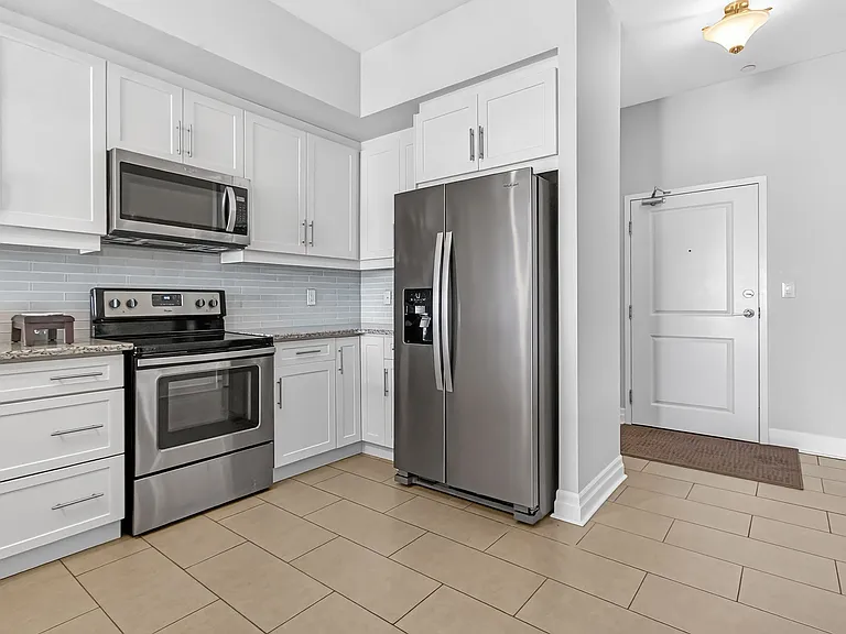 260 Villagewalk Blvd — Photo 4