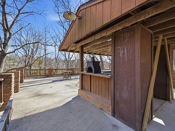 3rd image of 9246 Albany Rd