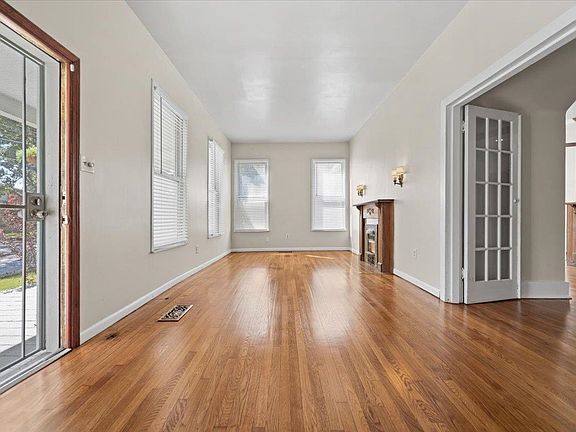 5th image of 31 S Cox St