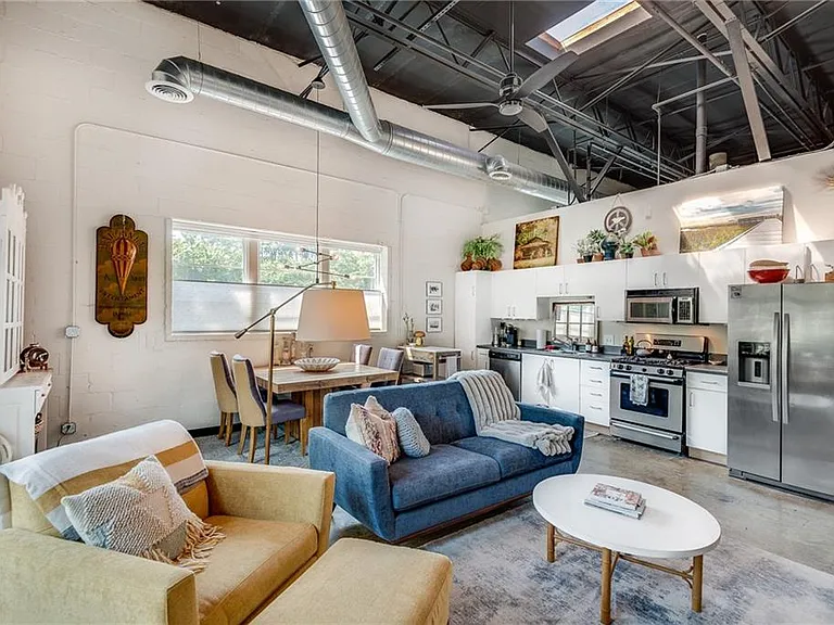 5200 Peachtree Rd #1101 — Photo 1