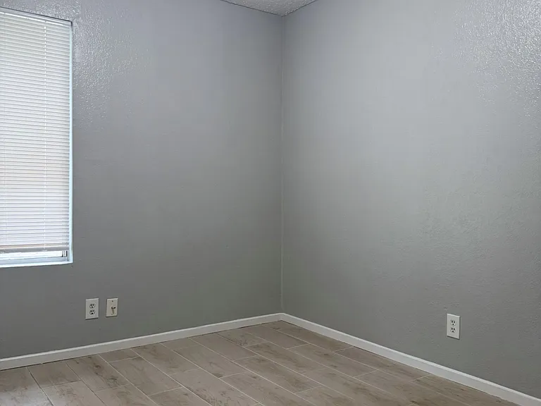 3221 Denver Ave — Photo 9