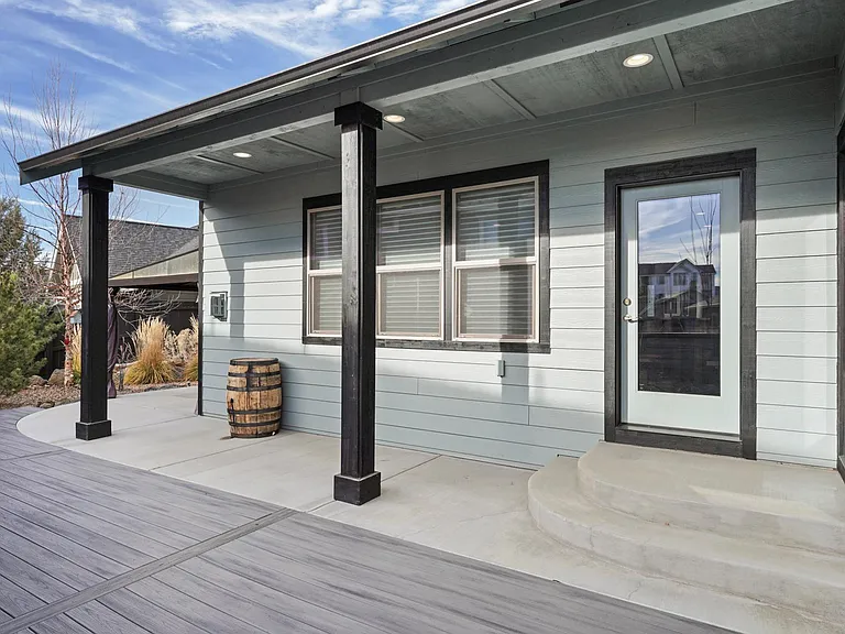 2247 NE Indigo Ln — Photo 30