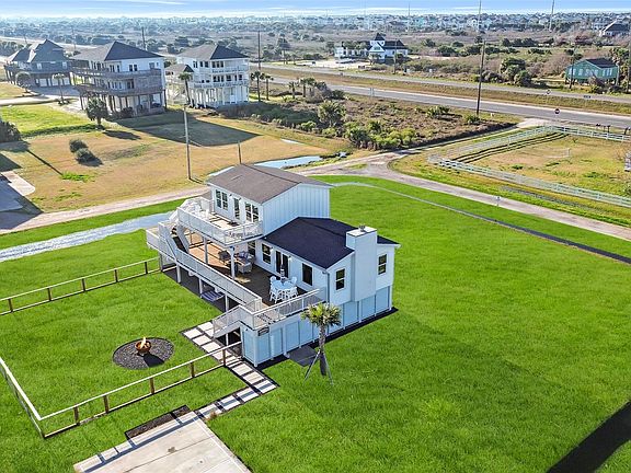 3rd image of 3913 Eleven Mile Rd