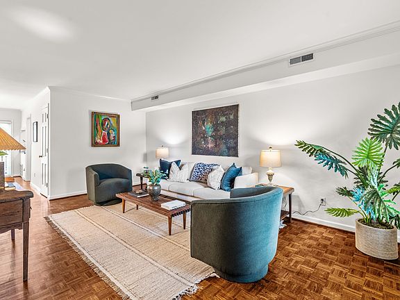 3rd image of 3732 Jamestown Cir