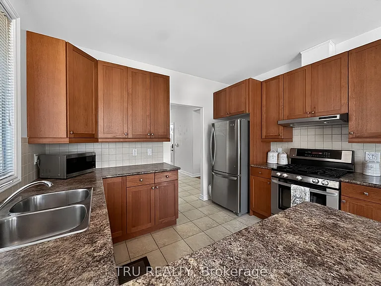 200 Celtic Ridge Cres — Photo 12