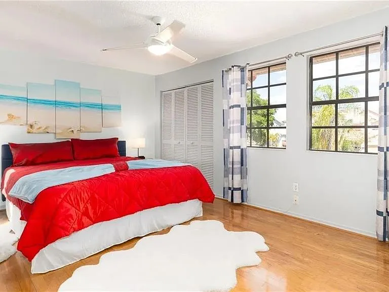 10438 Saint Tropez Pl — Photo 14
