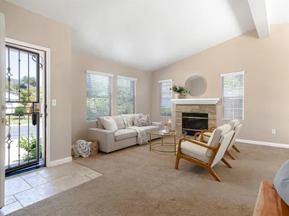 2218 Galvani Ln, Vista, CA 92084