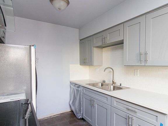 2nd image of 2200 E 6th St APT 1
