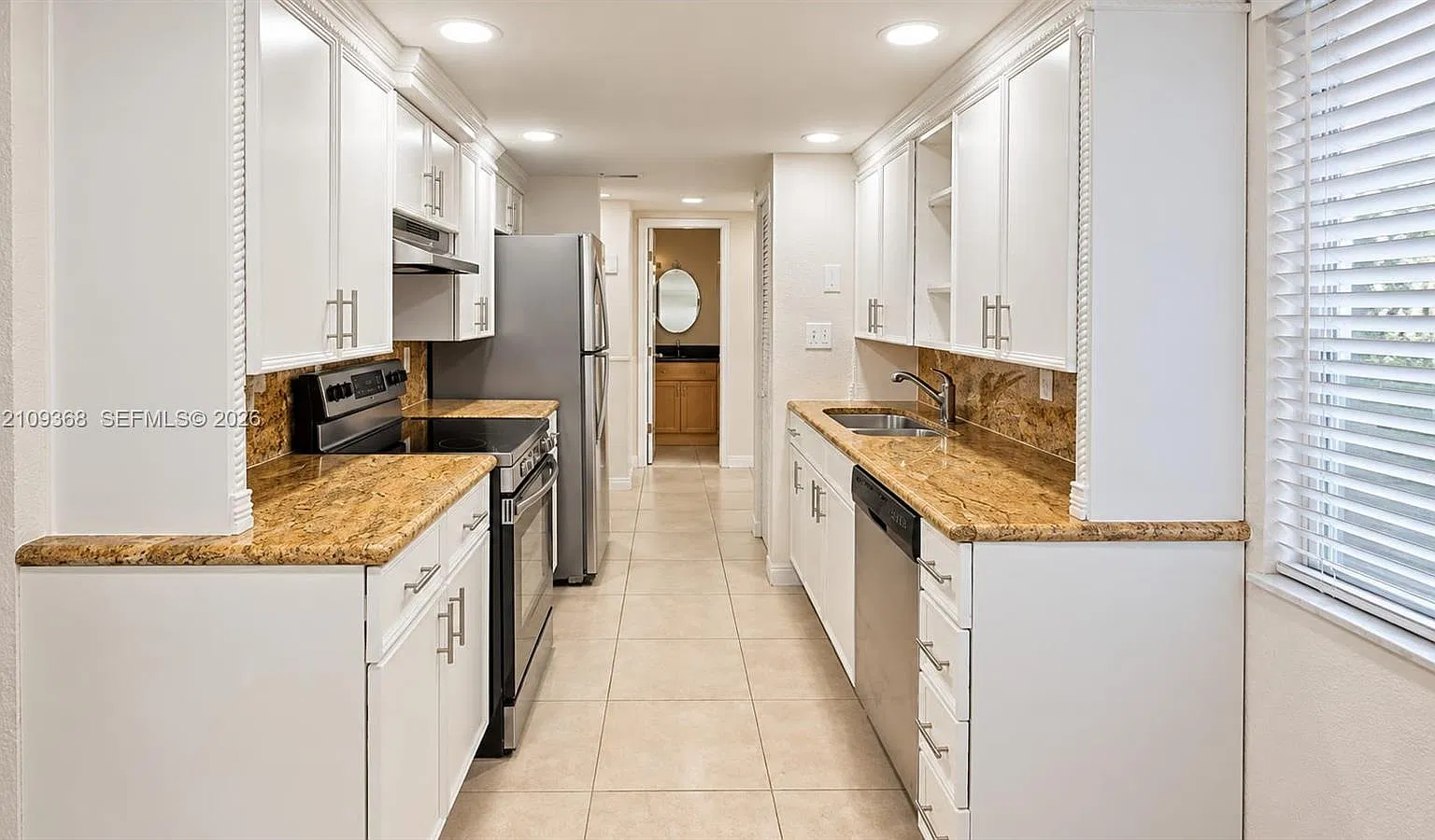 Lago West Condominium — Photo 3