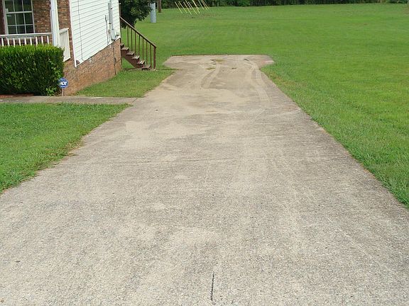 5th image of 161 Stephanie Dr