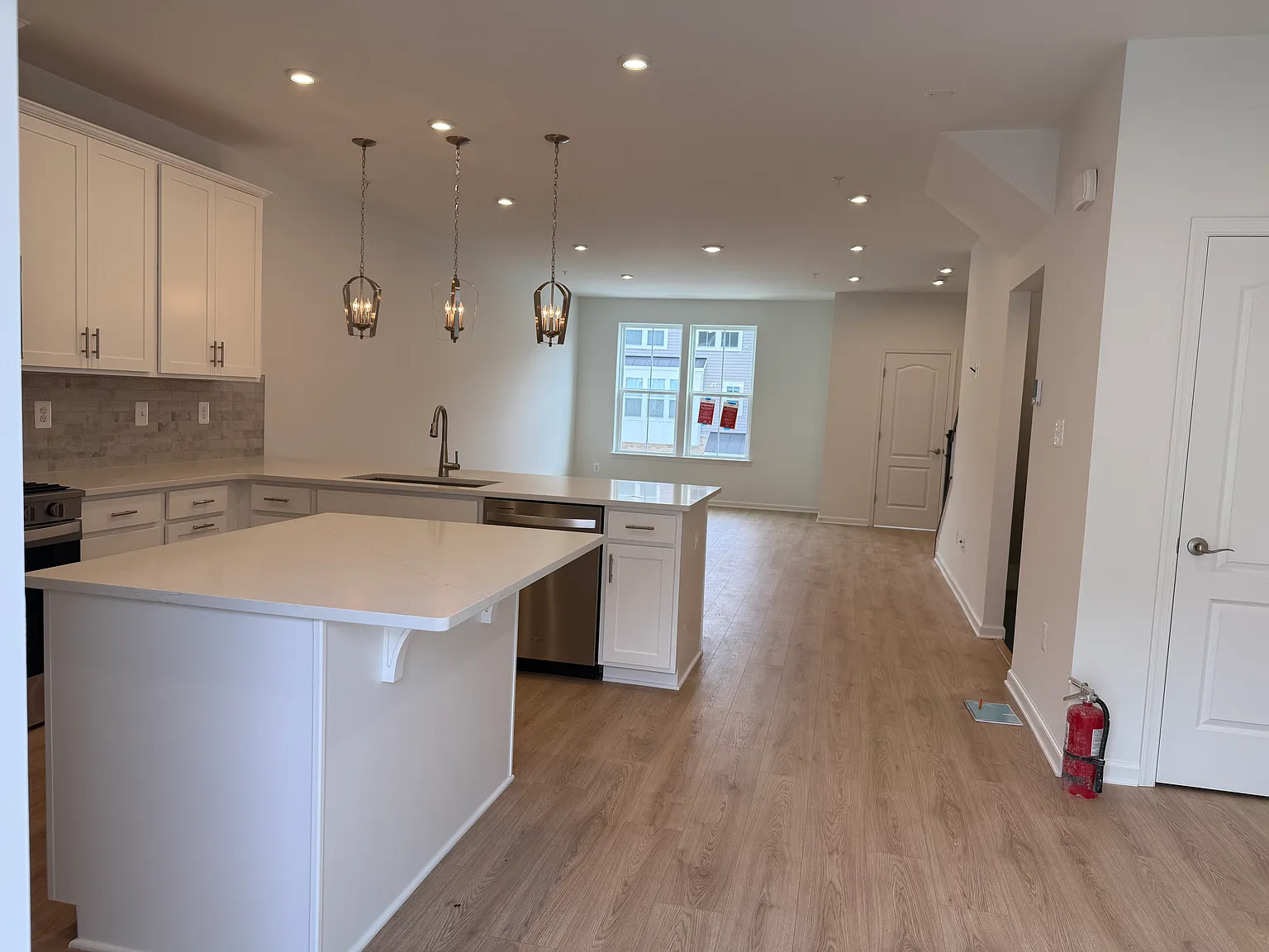 3 bed, 2122 sqft, $3,000 — Photo 4