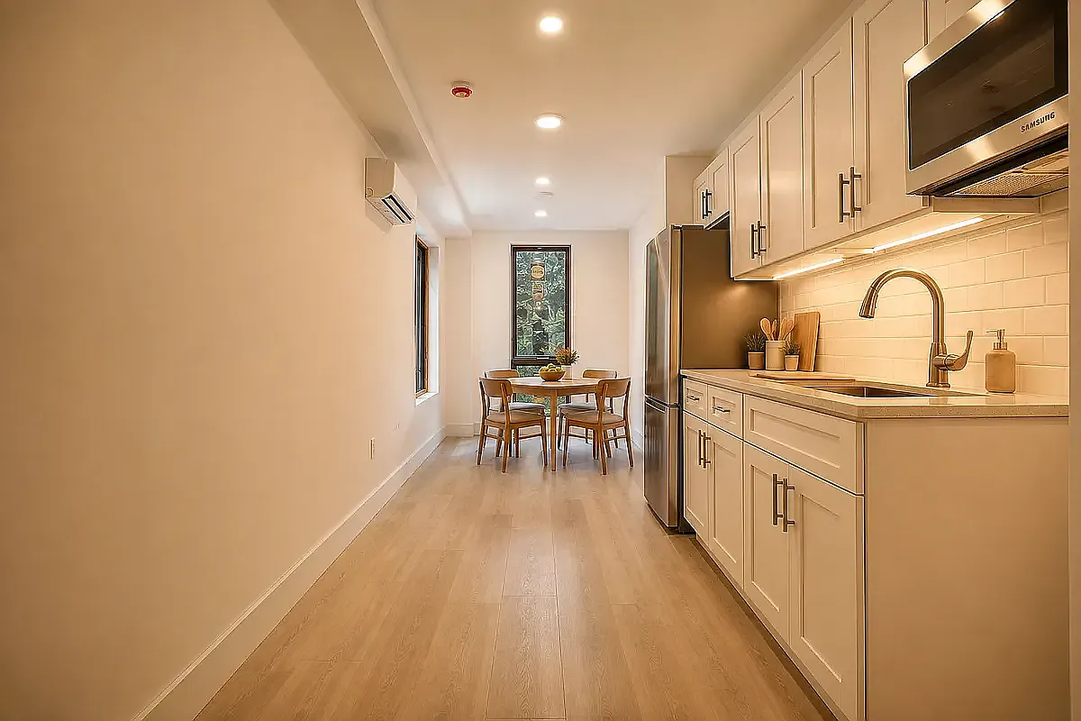 431 Warwick St — Photo 1