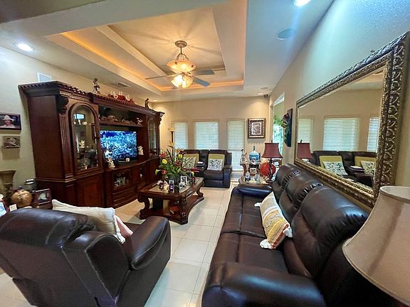 5th image of 3218 Noble Dr