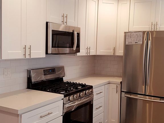 4th image of 1055 S Sherbourne Dr APT 1